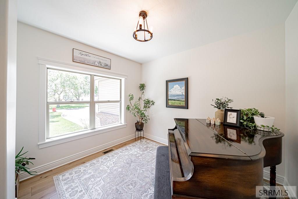 4311 E 265 N Property Photo 12