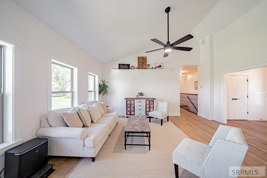4311 E 265 N Property Photo 16