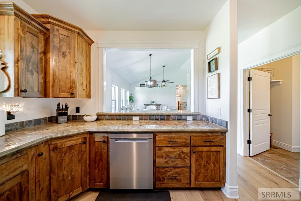 4311 E 265 N Property Photo 25
