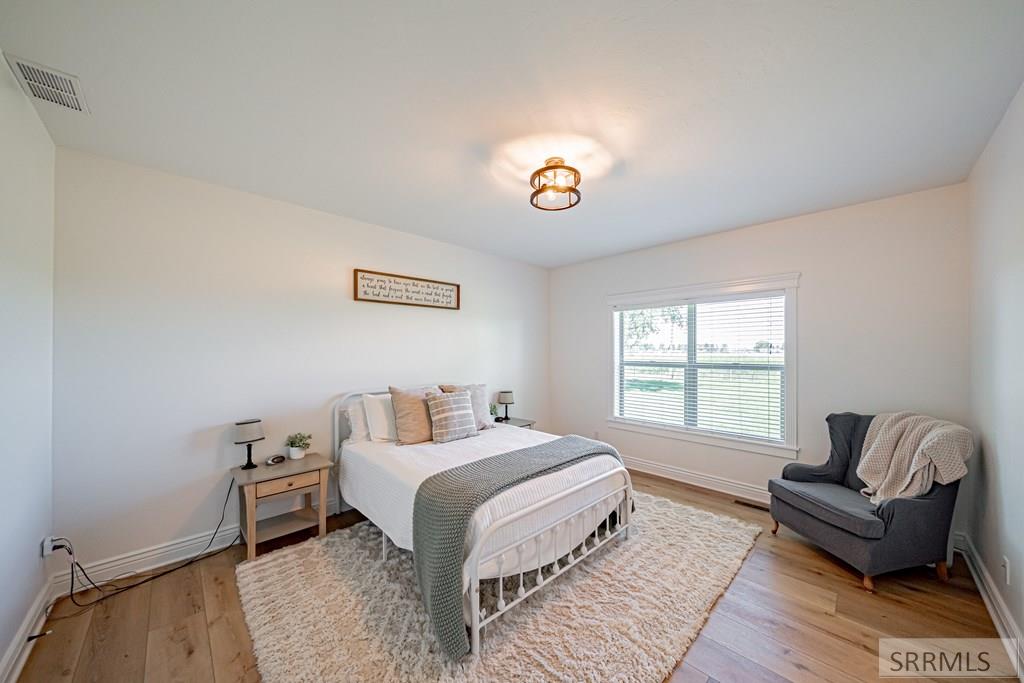 4311 E 265 N Property Photo 36