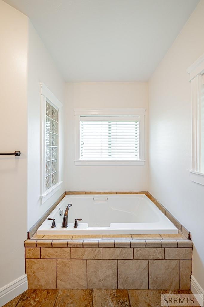 4311 E 265 N Property Photo 41