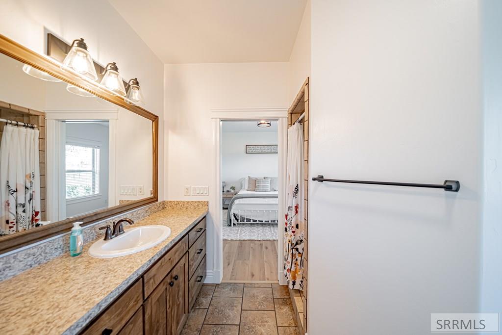 4311 E 265 N Property Photo 43