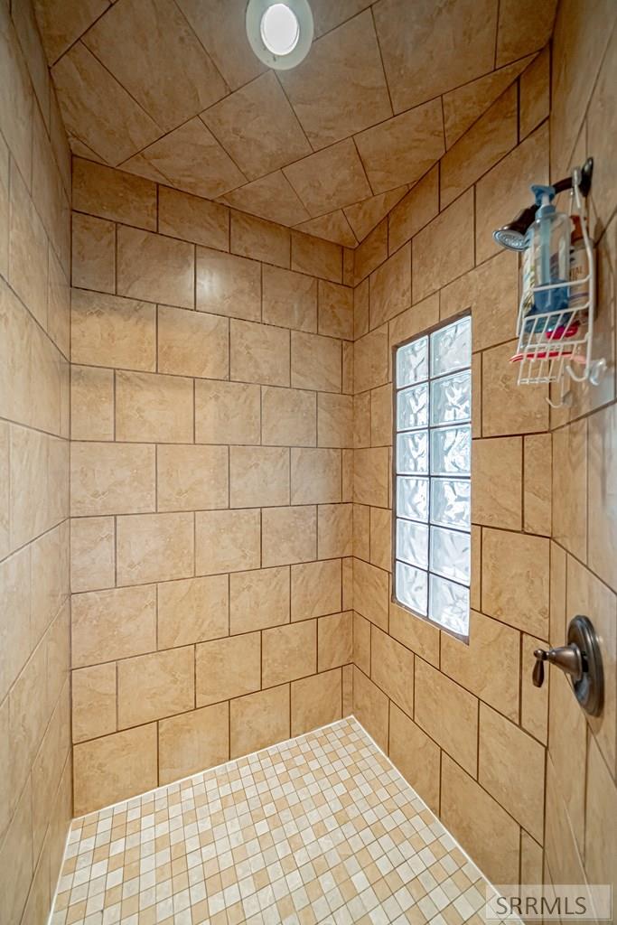 4311 E 265 N Property Photo 44