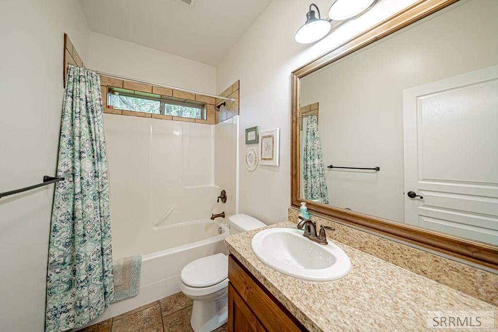 4311 E 265 N Property Photo 47