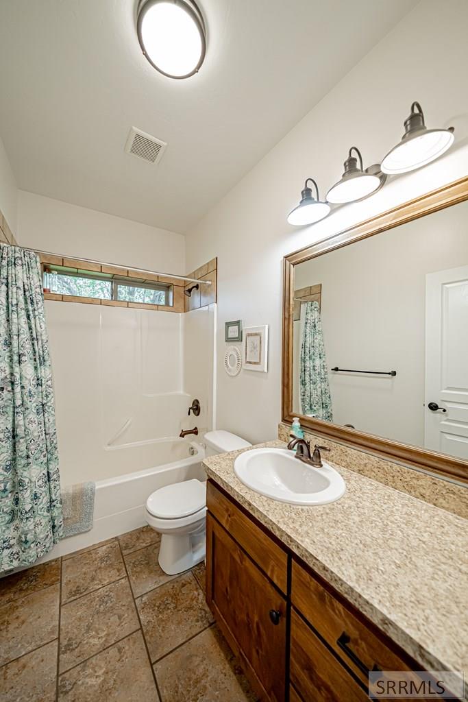 4311 E 265 N Property Photo 48