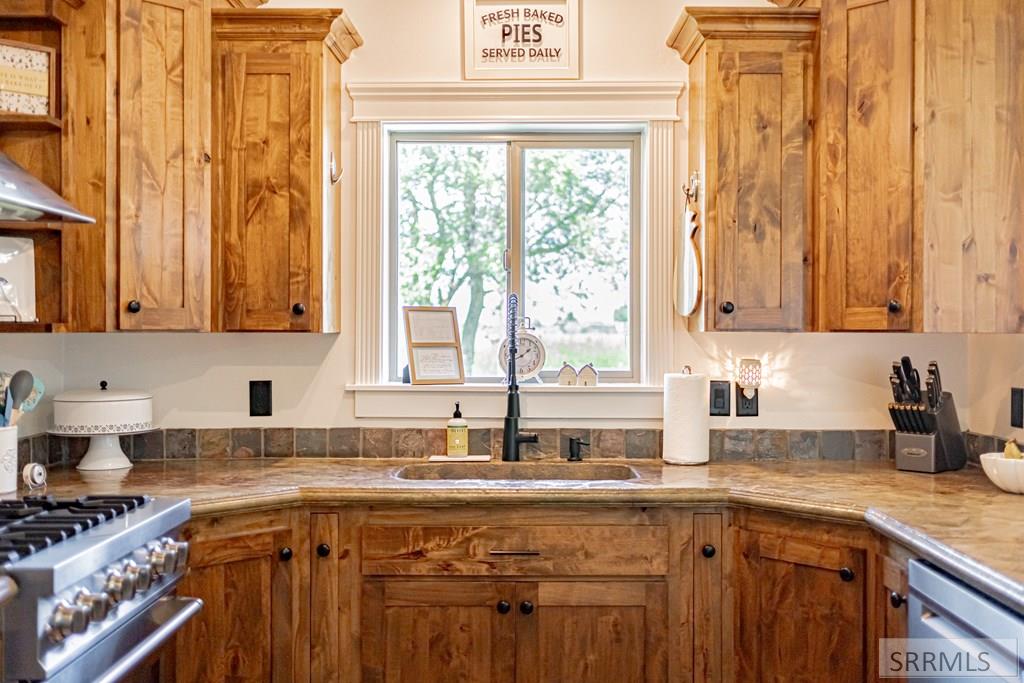 4311 E 265 N Property Photo 70