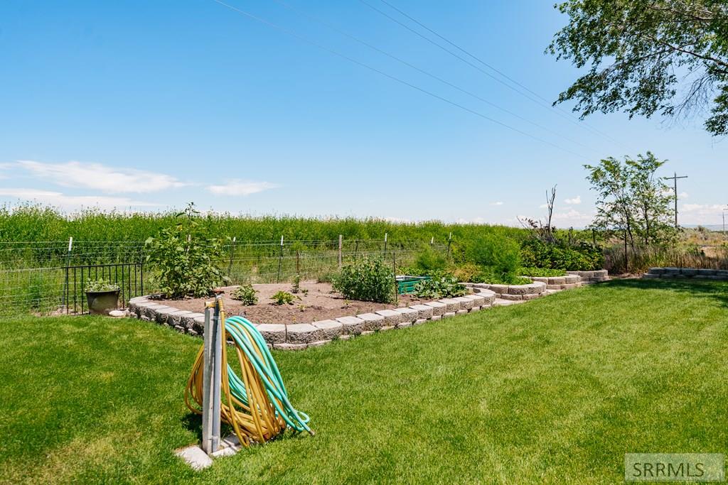4311 E 265 N Property Photo 77