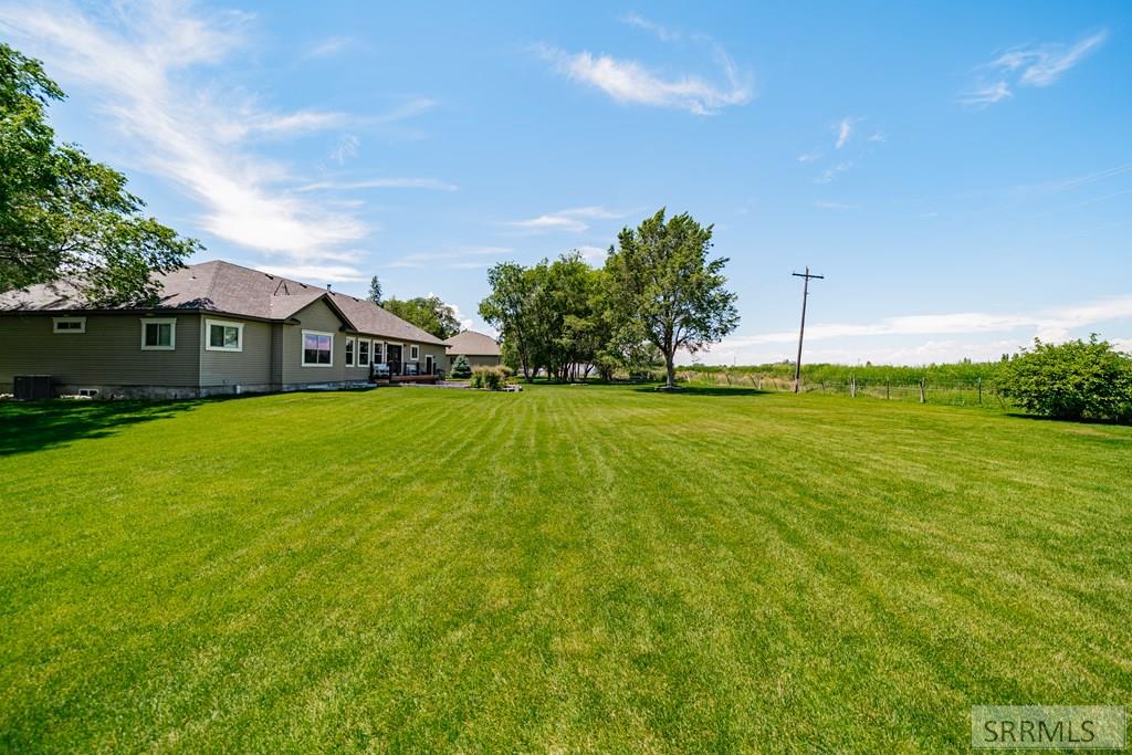 4311 E 265 N Property Photo 79