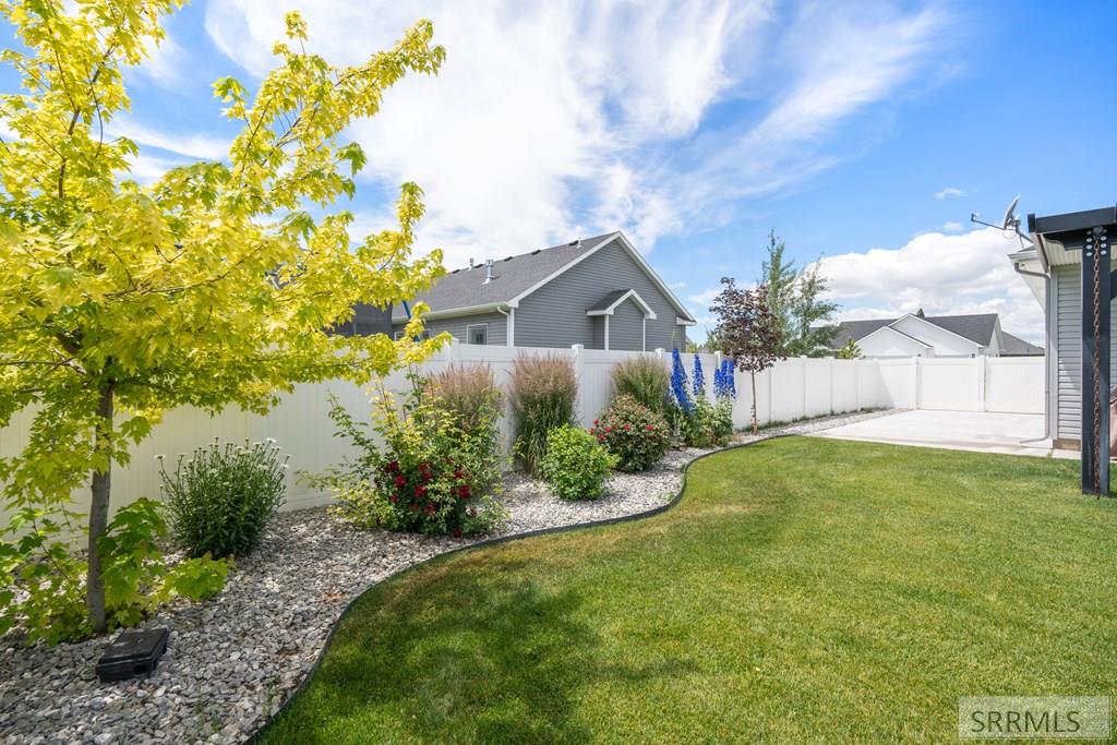 5276 Rock Hollow Lane Property Photo 4
