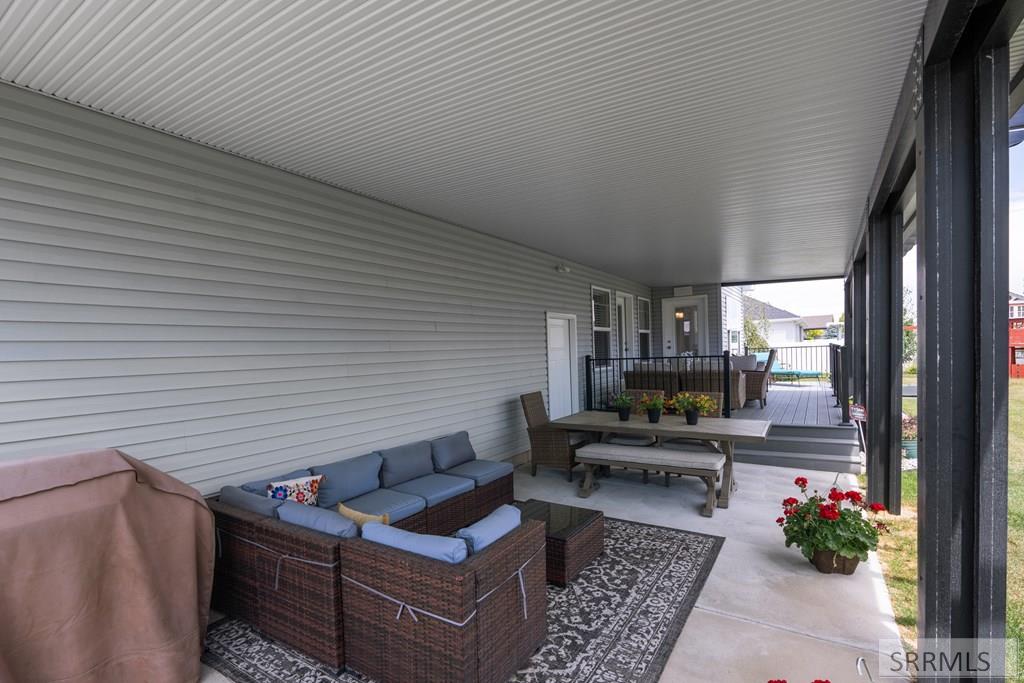5276 Rock Hollow Lane Property Photo 9