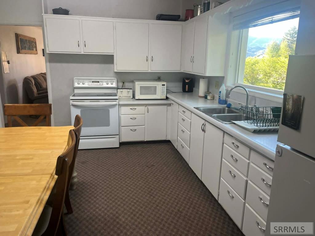906 S Main Street Property Photo 18