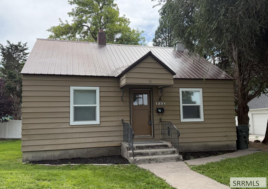 1337 E Lewis Street Property Photo 1
