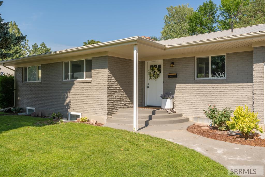 2041 Monticello Drive Property Photo 1