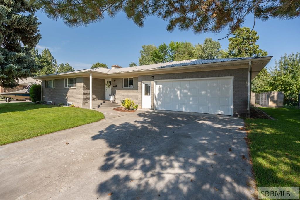 2041 Monticello Drive Property Photo 2