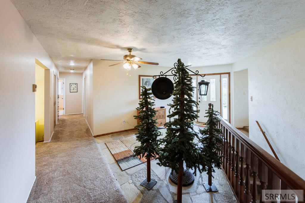 2255 E Greenbrier Drive Property Photo 9