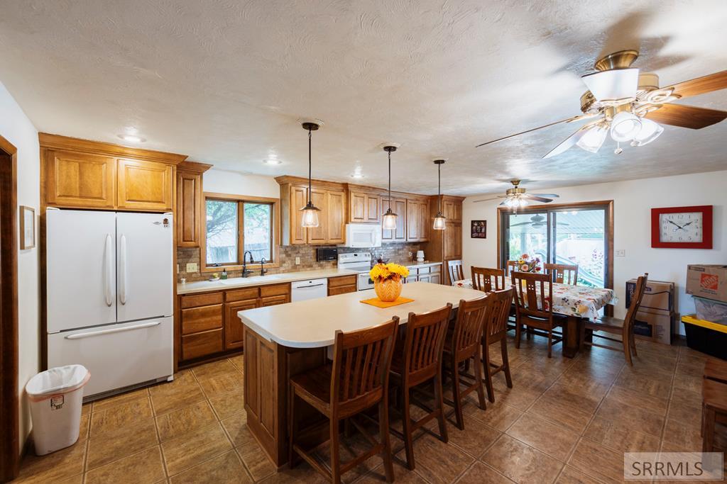 2255 E Greenbrier Drive Property Photo 16