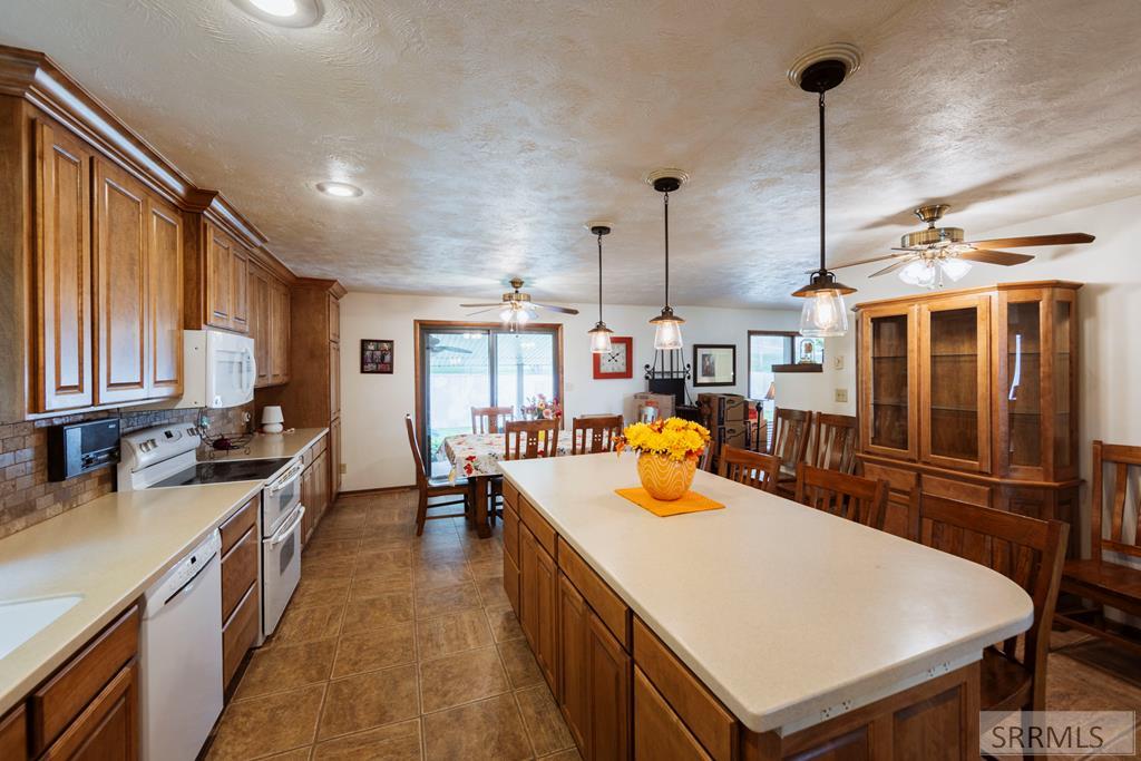 2255 E Greenbrier Drive Property Photo 17