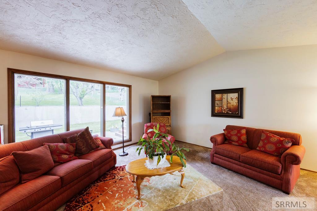 2255 E Greenbrier Drive Property Photo 20