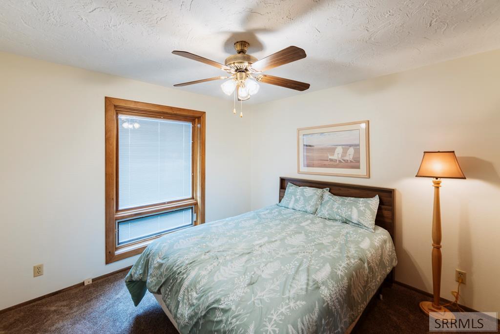 2255 E Greenbrier Drive Property Photo 33