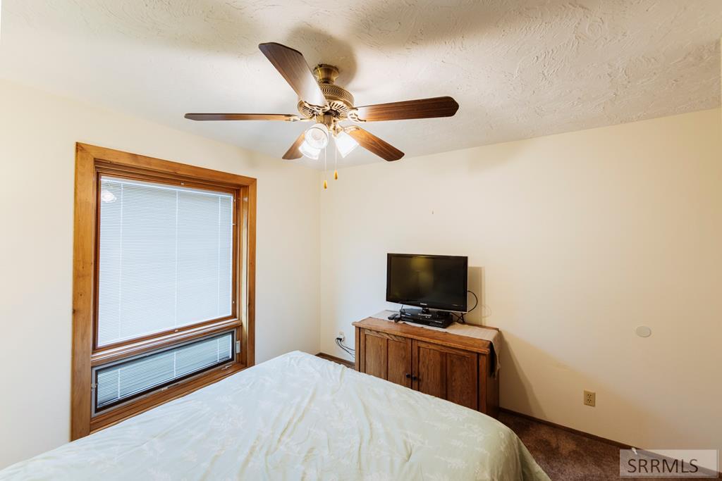 2255 E Greenbrier Drive Property Photo 39