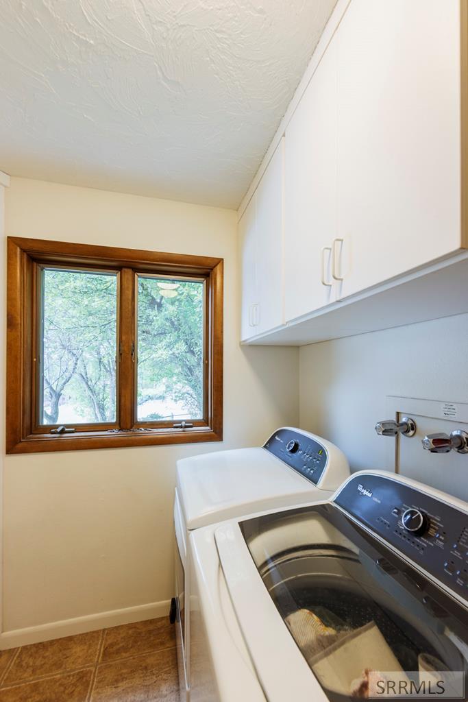 2255 E Greenbrier Drive Property Photo 42