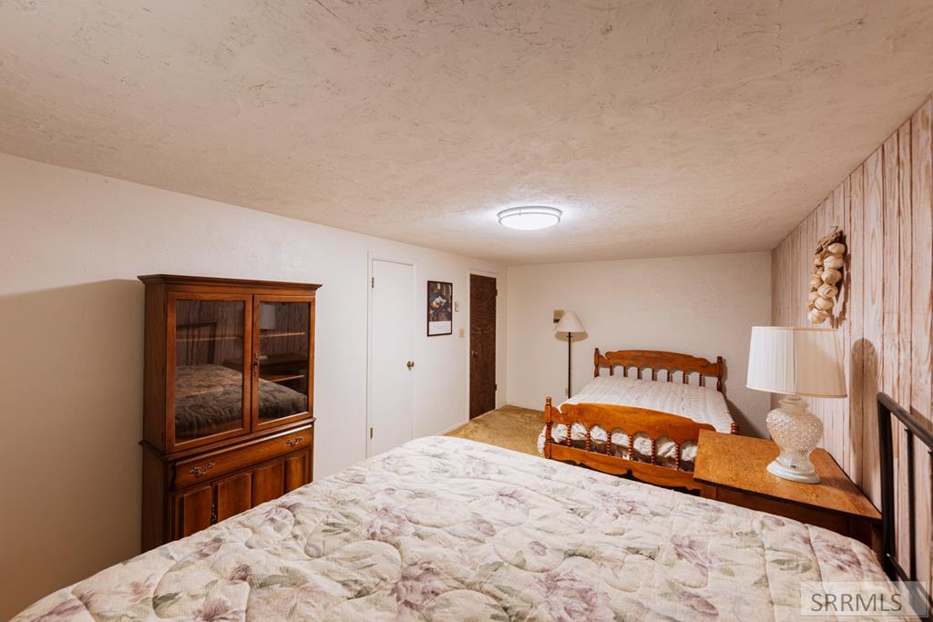 2255 E Greenbrier Drive Property Photo 49