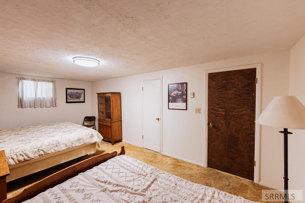 2255 E Greenbrier Drive Property Photo 52