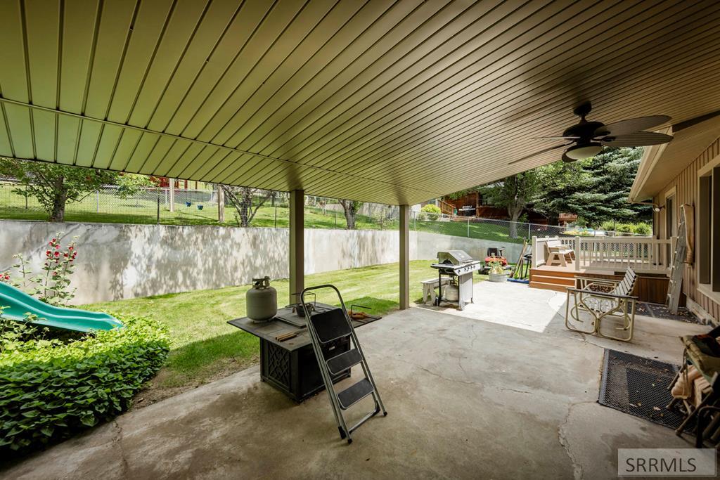 2255 E Greenbrier Drive Property Photo 70