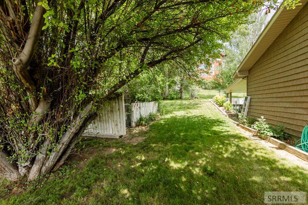2255 E Greenbrier Drive Property Photo 72
