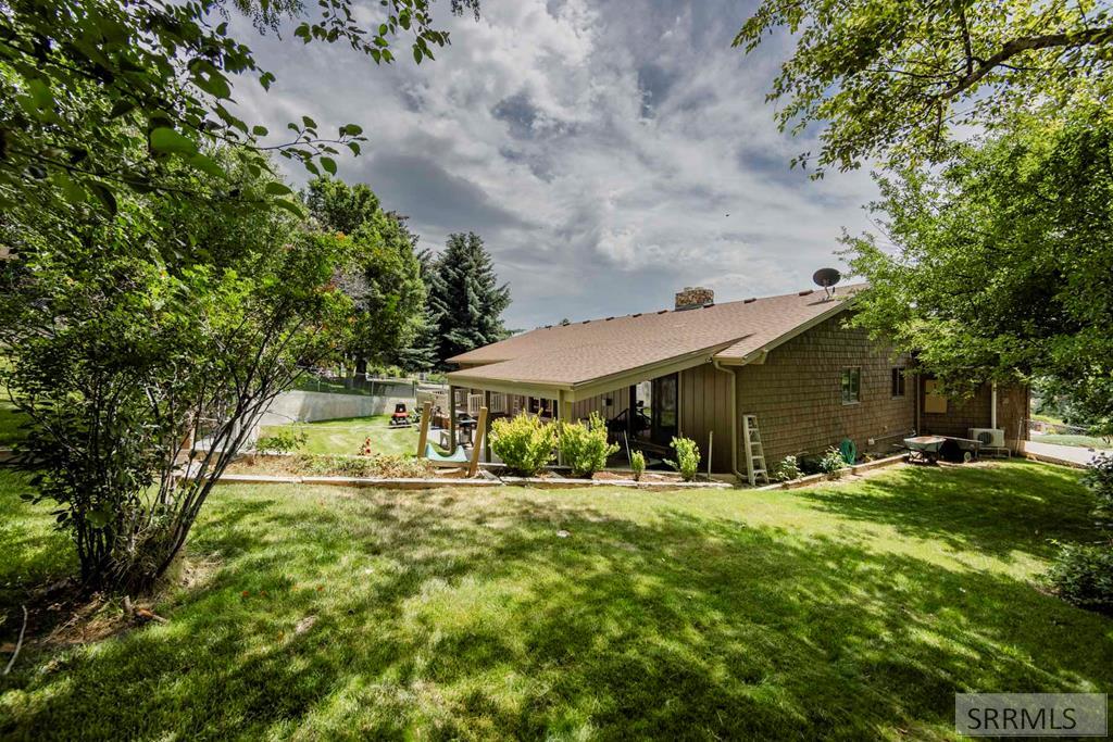 2255 E Greenbrier Drive Property Photo 73