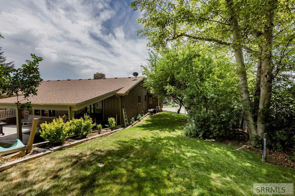 2255 E Greenbrier Drive Property Photo 76