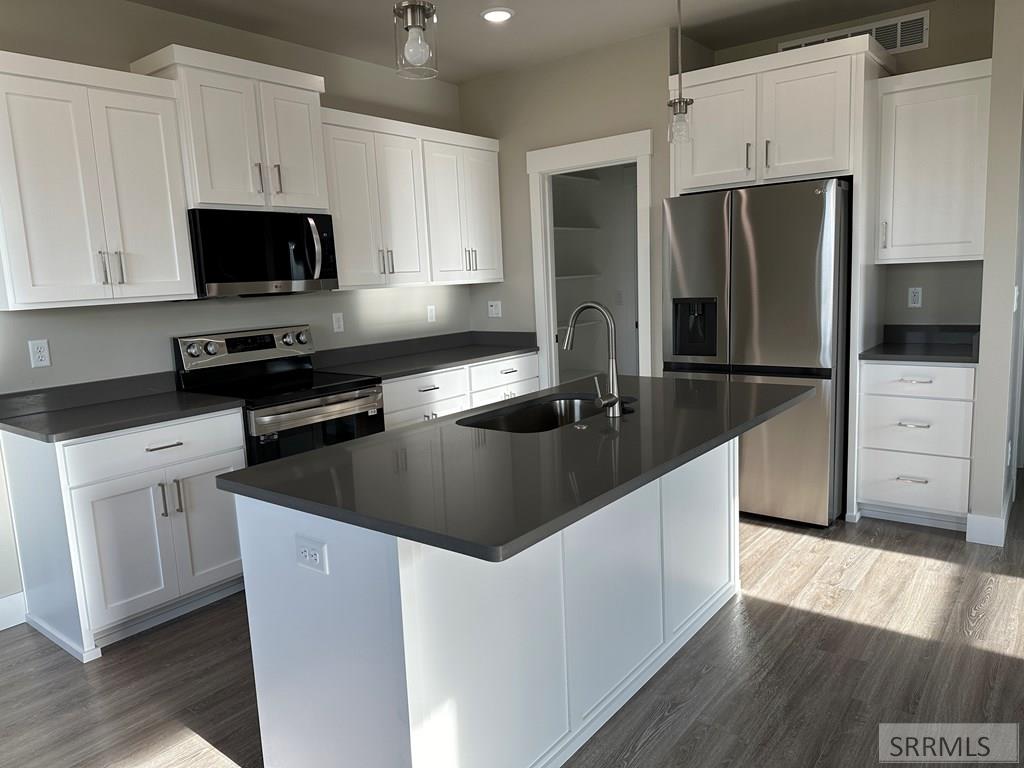 5540 Trueman St # B Property Photo 4