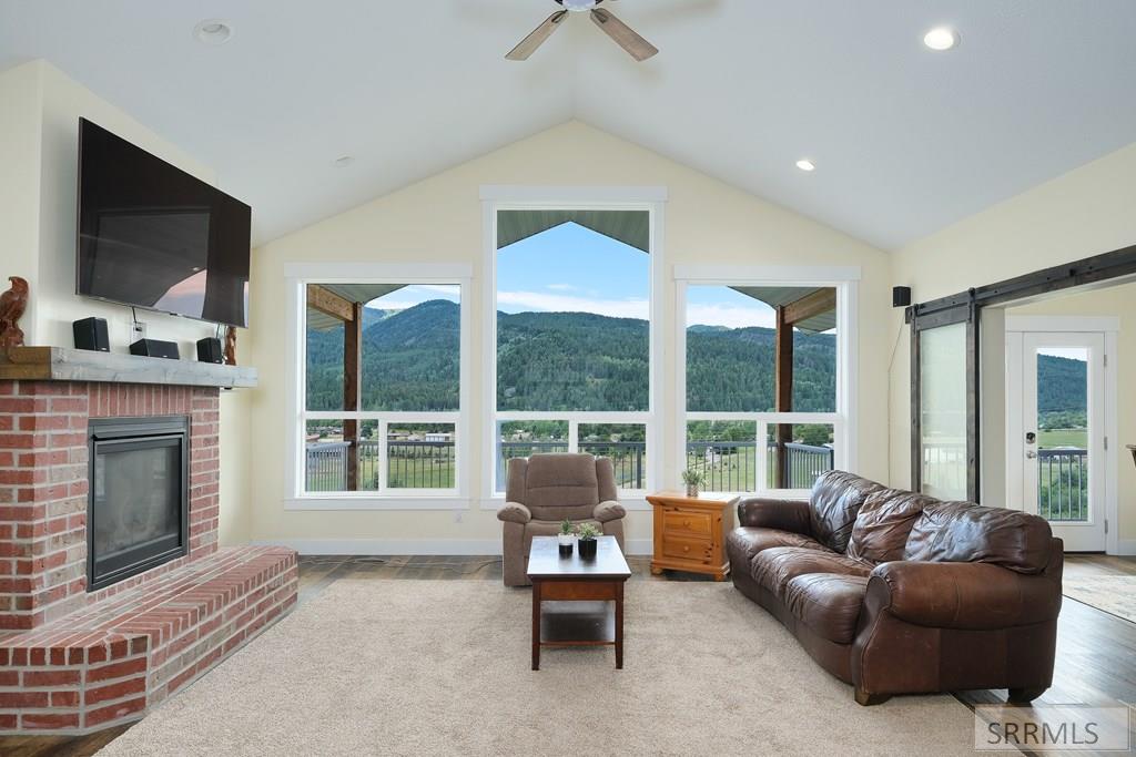 251 Palisades Park Road Property Photo 3
