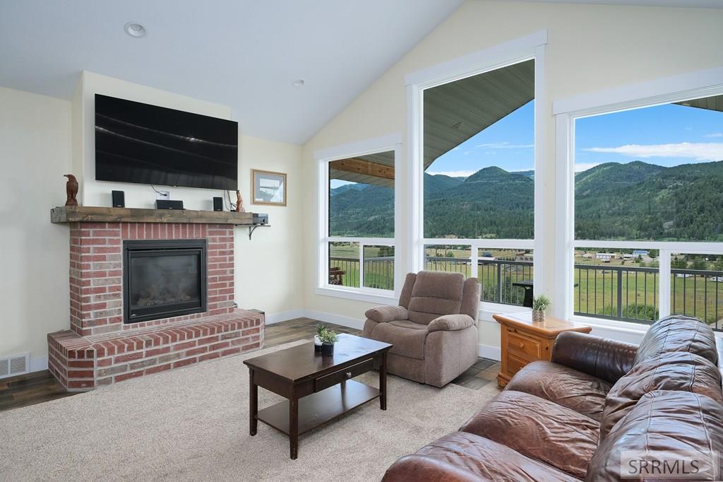251 Palisades Park Road Property Photo 4