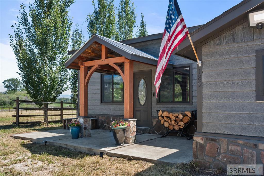 189 Lemhi Road Property Photo 2