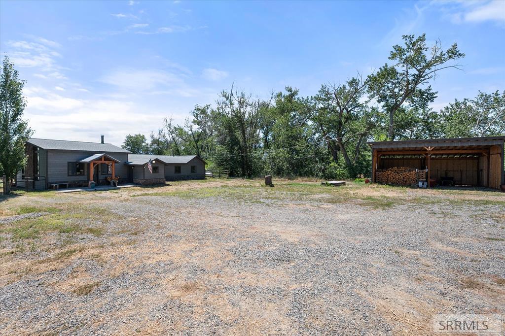 189 Lemhi Road Property Photo 3