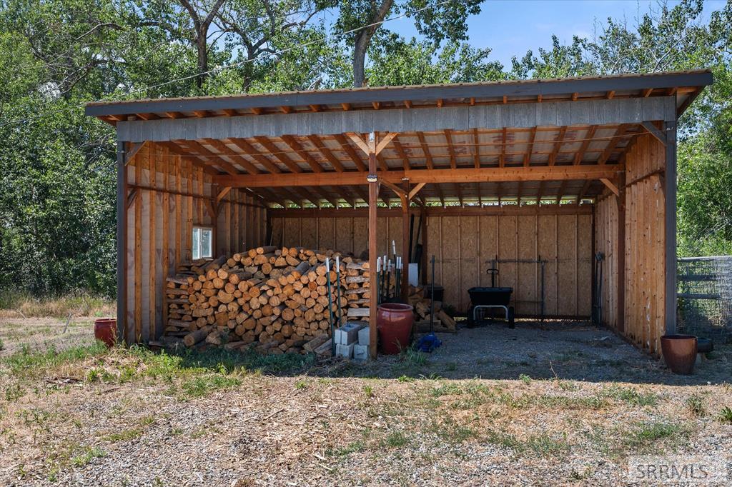 189 Lemhi Road Property Photo 4