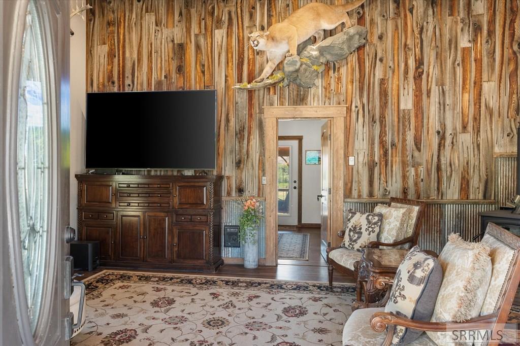 189 Lemhi Road Property Photo 5