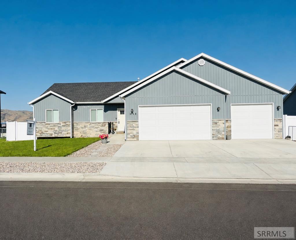 1158 Dolostone Property Photo 1