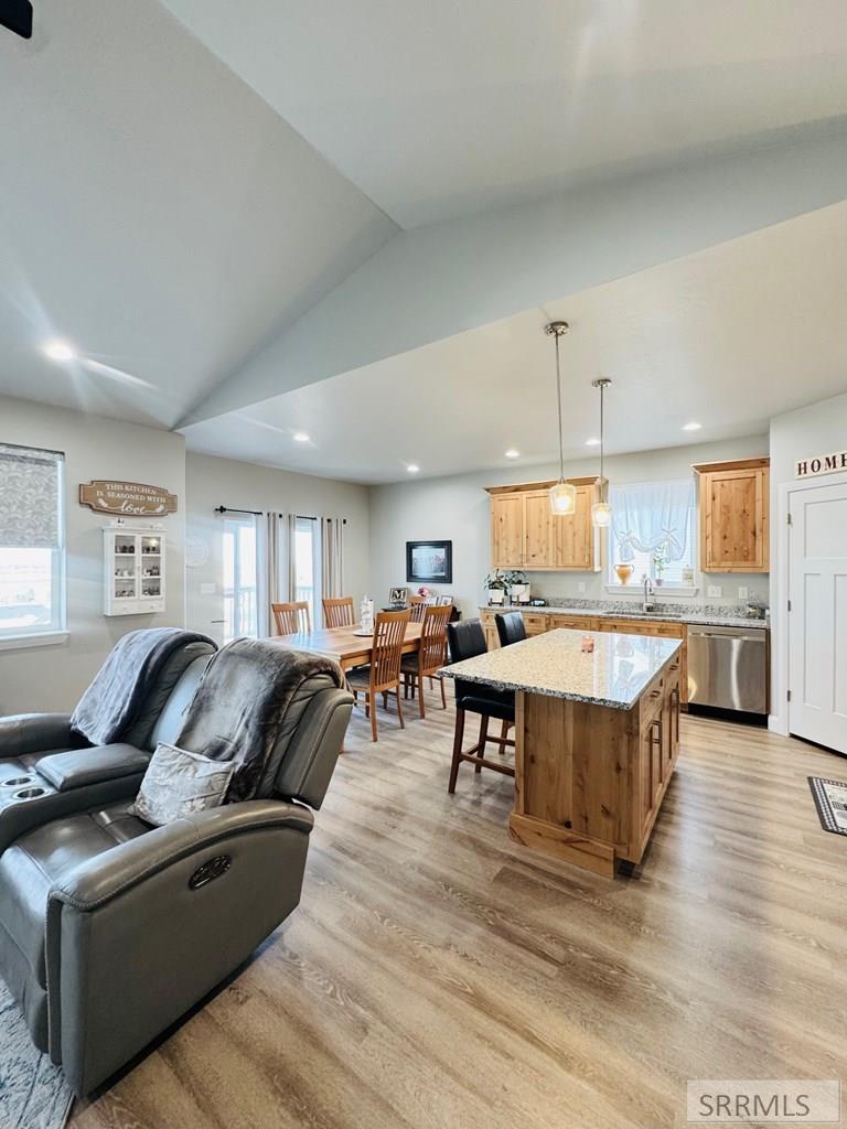 1158 Dolostone Property Photo 4
