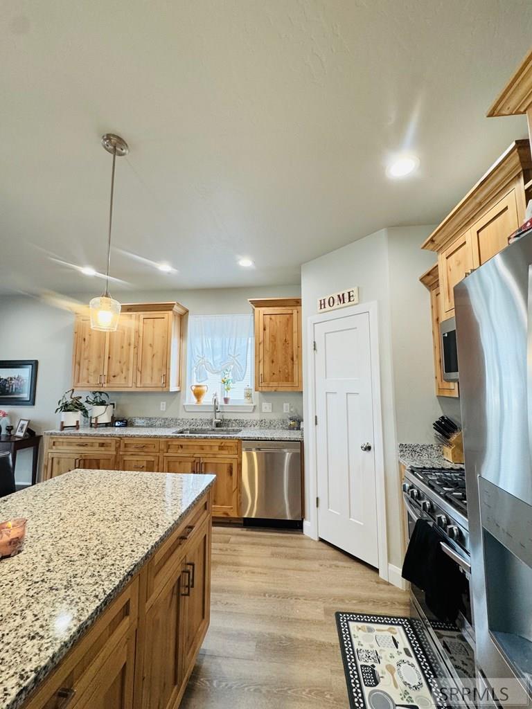 1158 Dolostone Property Photo 6