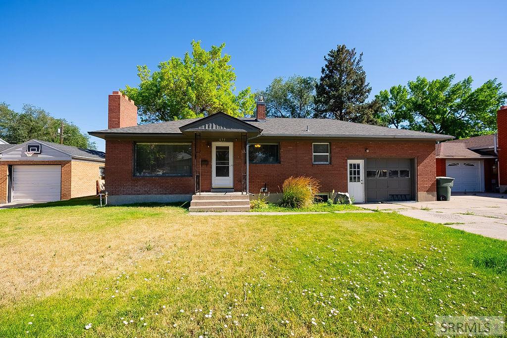 634 W Pine Street Property Photo 1