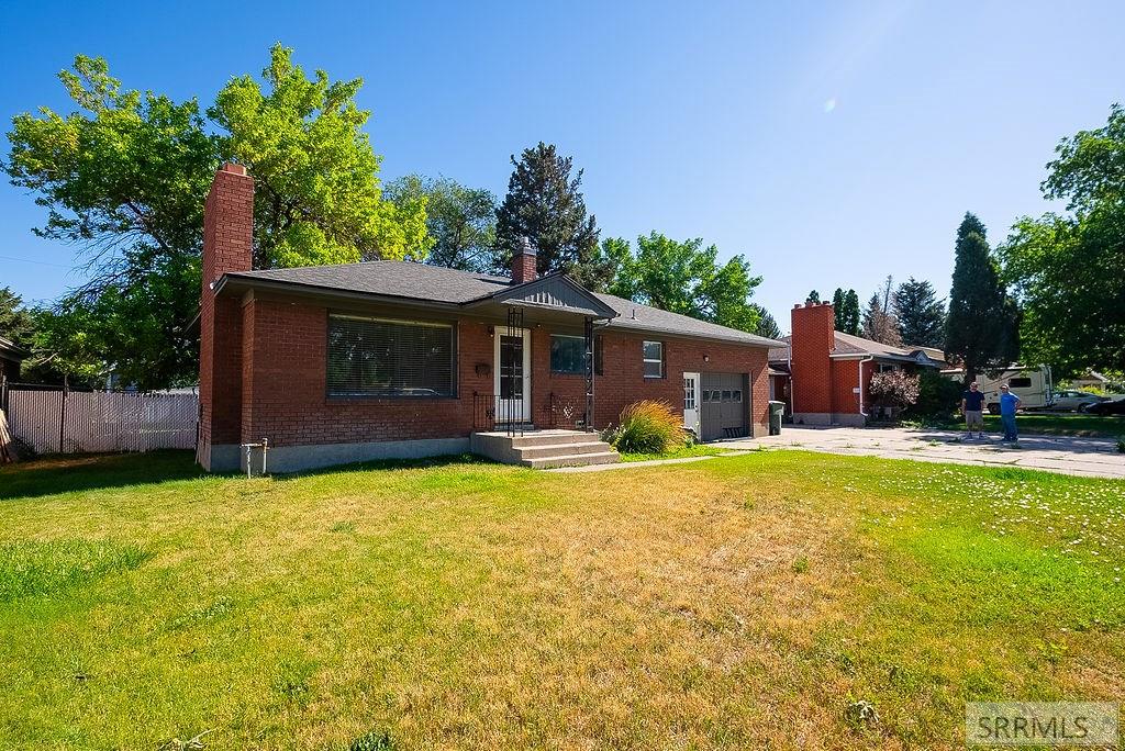 634 W Pine Street Property Photo 3