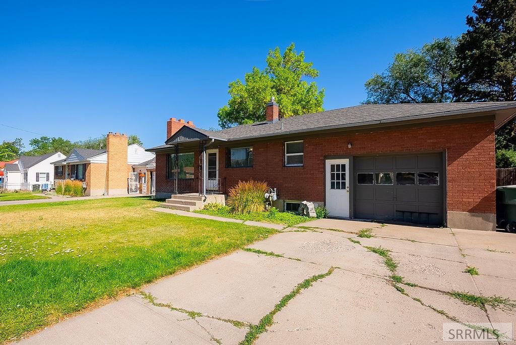 634 W Pine Street Property Photo 4