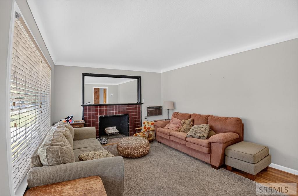 634 W Pine Street Property Photo 6