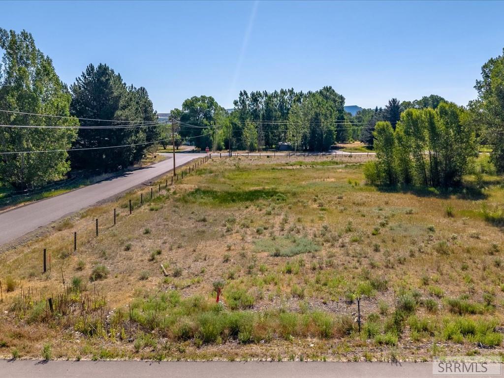 4692 E 250 N Property Photo 2