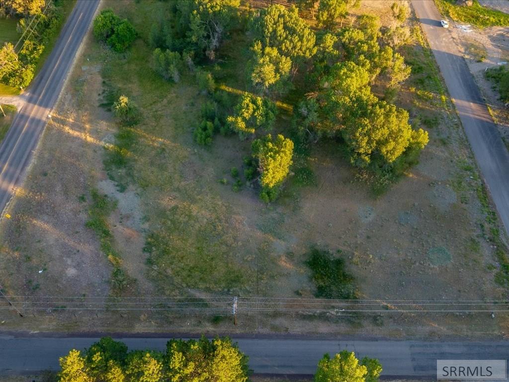 4692 E 250 N Property Photo 9