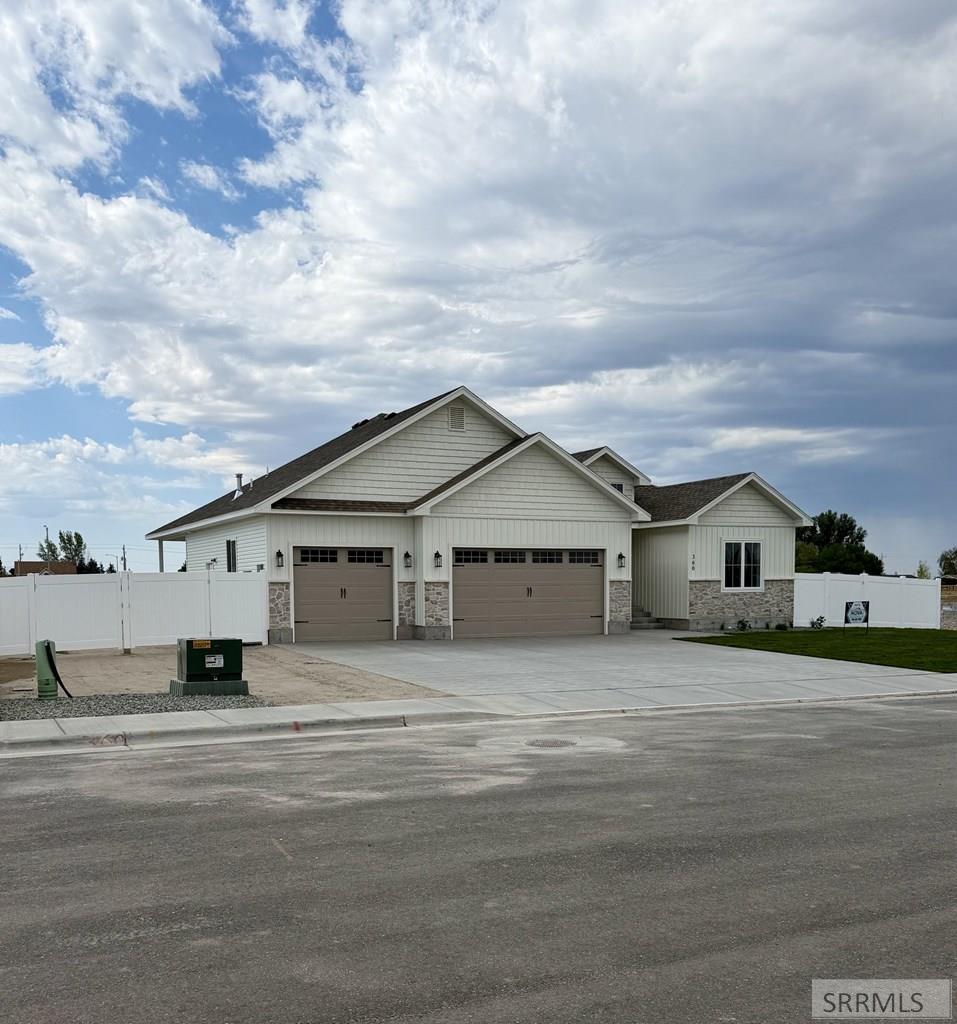 360 Meadow Walk Dr Property Photo 2