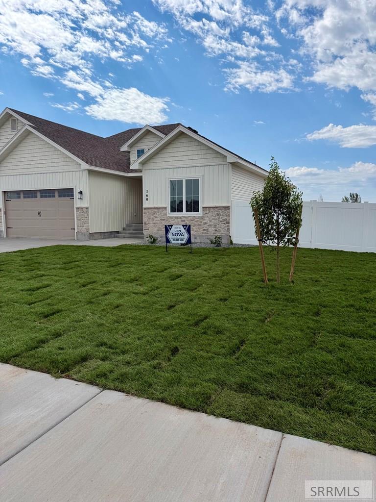 360 Meadow Walk Dr Property Photo 3