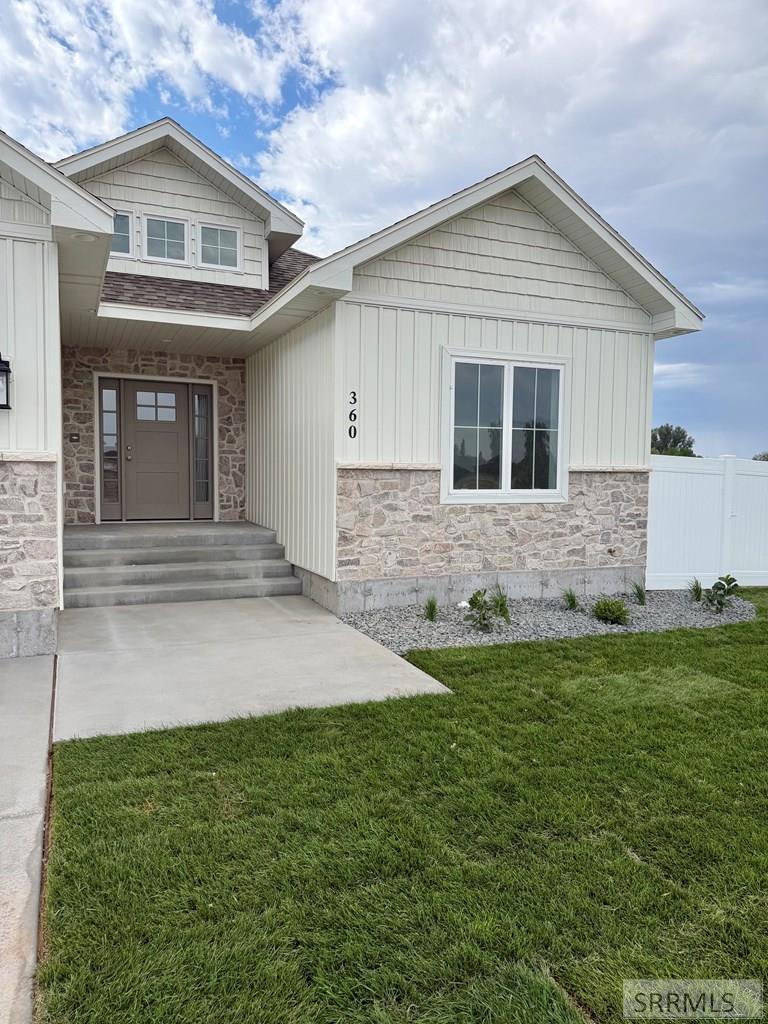 360 Meadow Walk Dr Property Photo 4